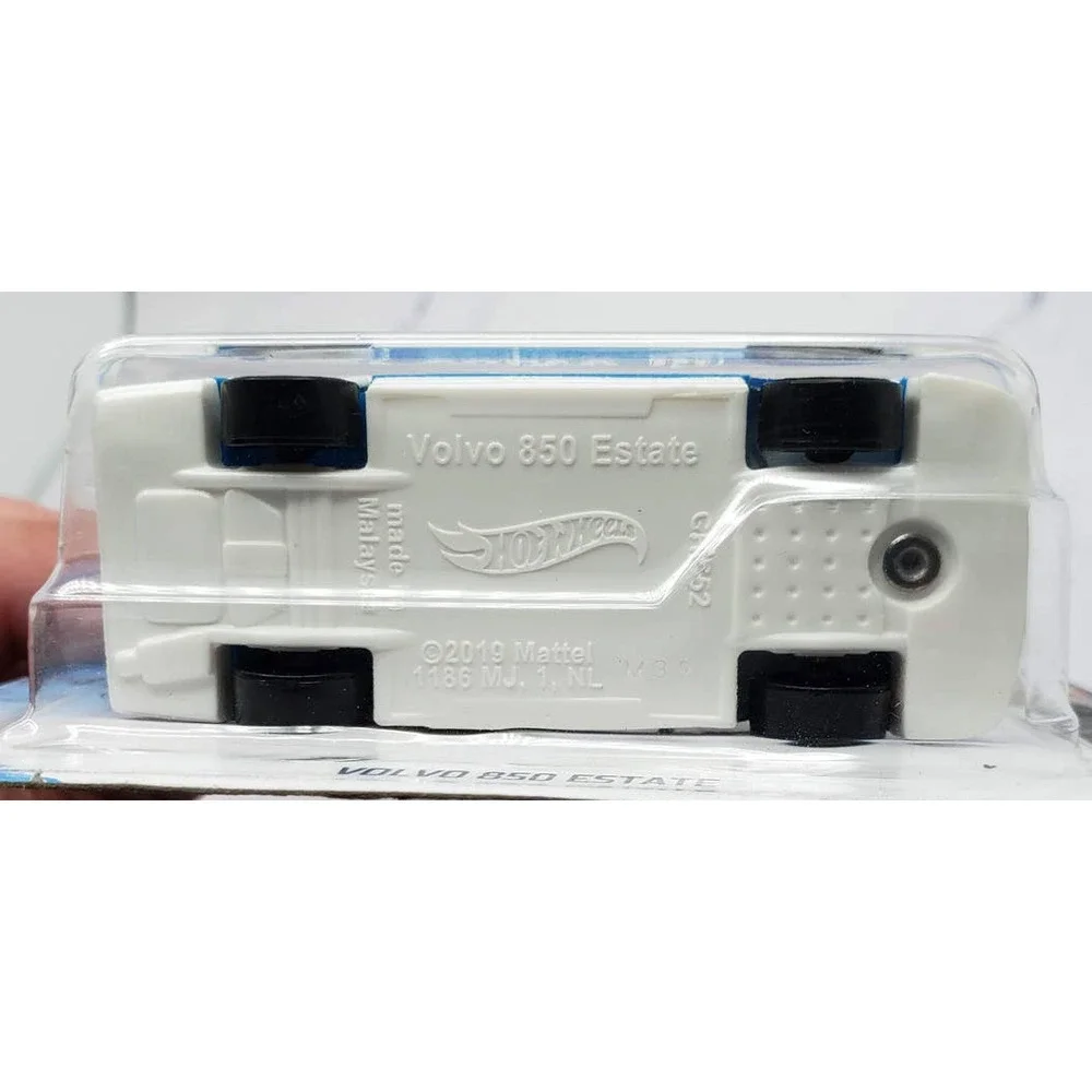 Hot Wheels 2020 HW Race Day 2/10 White Volvo 850 Estate With Black 10sp Wheels